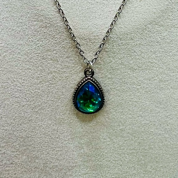 NWT Harriet Ave Turquoise Rhinestone Teardrop Pendant & Silver Chain Necklace - Picture 10 of 12